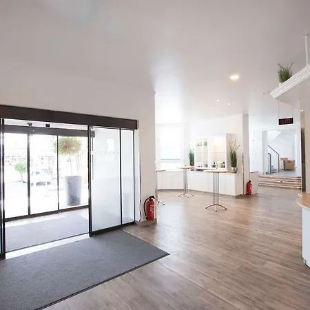 Garner Stuhr - A1 By Ihg מלון 4*