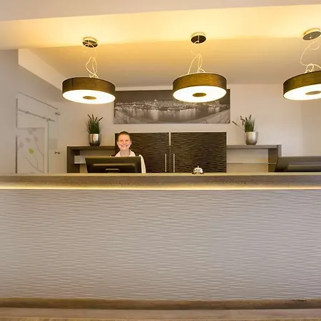 Garner Stuhr - A1 By Ihg מלון ברמן