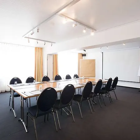 Garner Stuhr - A1 By Ihg 4* ברמן