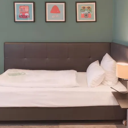 Garner Stuhr - A1 By Ihg Otel 4*
