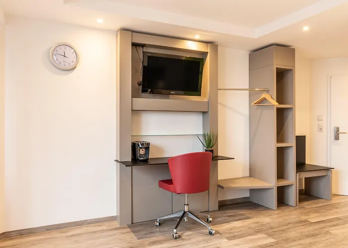 Garner Stuhr - A1 By Ihg 4* Brémy