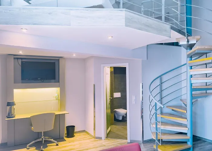 Garner Stuhr - A1 By Ihg 4* Brémy